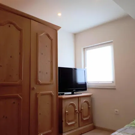 Fiore Gaestezimmer Apartament *